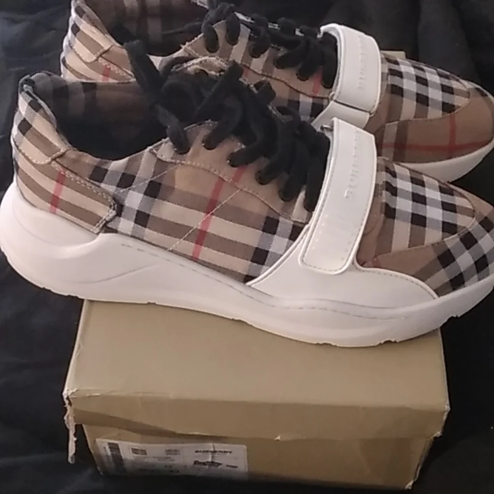 Burberry Shoes Euro Sz 43 - Picture 3 of 3